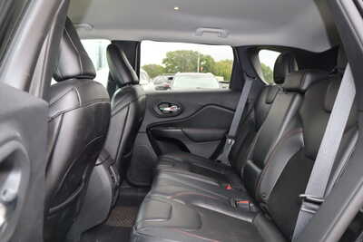 2019 Jeep Cherokee, $13995. Photo 6