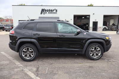 2019 Jeep Cherokee, $13995. Photo 9