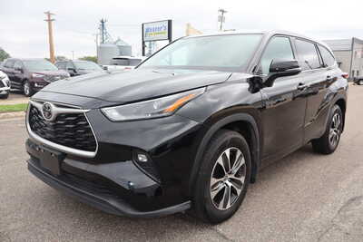 2022 Toyota Highlander, $23995. Photo 1
