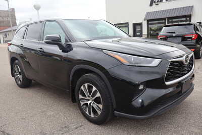 2022 Toyota Highlander, $23995. Photo 2