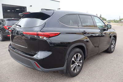2022 Toyota Highlander, $23995. Photo 3