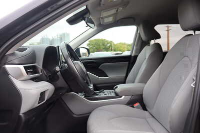 2022 Toyota Highlander, $23995. Photo 5