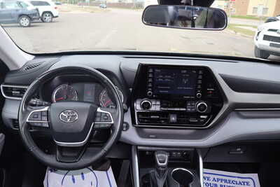 2022 Toyota Highlander, $23995. Photo 7