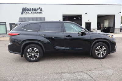 2022 Toyota Highlander, $23995. Photo 9