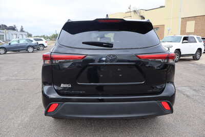2022 Toyota Highlander, $23995. Photo 10