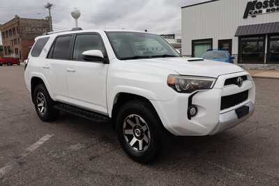 2017 Toyota 4Runner, $26500. Photo 2