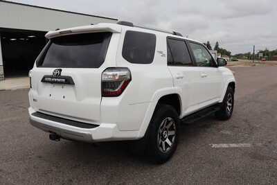 2017 Toyota 4Runner, $26500. Photo 3