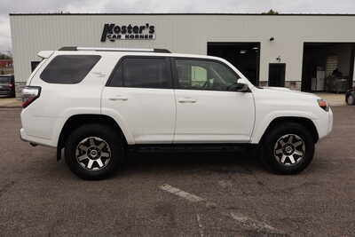 2017 Toyota 4Runner, $26500. Photo 9