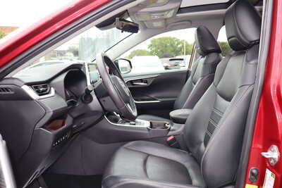 2021 Toyota RAV4, $27995. Photo 5