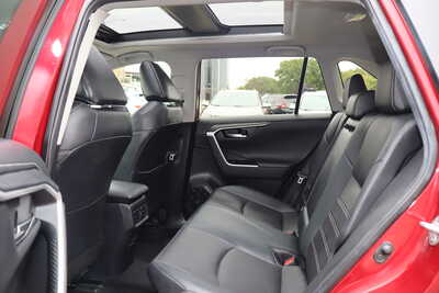 2021 Toyota RAV4, $27995. Photo 6