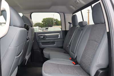 2016 RAM 1500 Crew Cab, $18500. Photo 6
