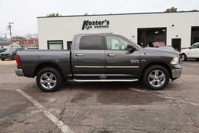 2016 RAM 1500 Crew Cab, $18500. Photo 9