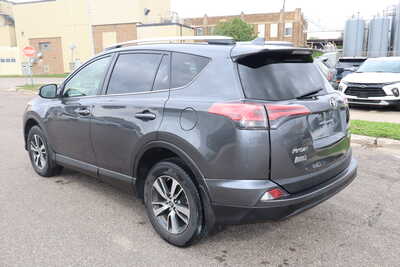 2018 Toyota RAV4, $18995. Photo 4