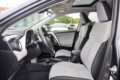 2018 Toyota RAV4, $18995. Photo 5