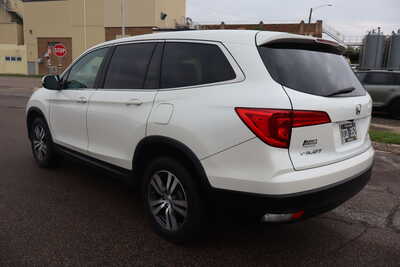 2017 Honda Pilot, $12500. Photo 4