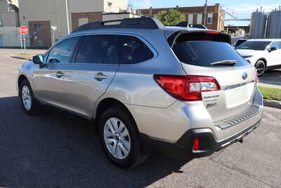 2018 Subaru Outback, $14995. Photo 4