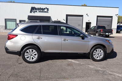 2018 Subaru Outback, $14995. Photo 9