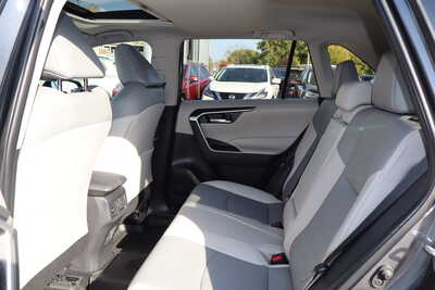 2025 Toyota RAV4, $29995. Photo 6