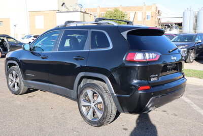 2019 Jeep Cherokee, $13500. Photo 3