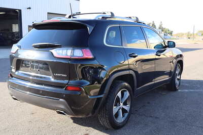 2019 Jeep Cherokee, $13500. Photo 4