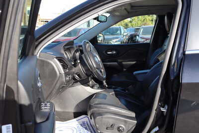 2019 Jeep Cherokee, $13500. Photo 10