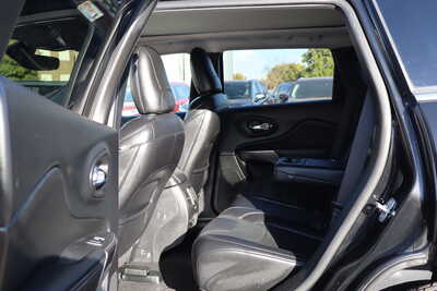 2019 Jeep Cherokee, $13500. Photo 11