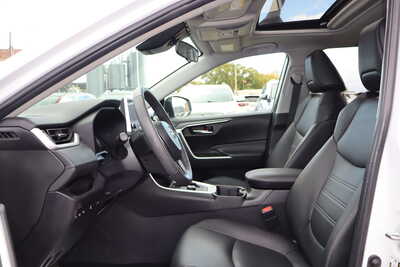 2024 Toyota RAV4, $31995. Photo 5