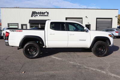 2018 Toyota Tacoma, $24900. Photo 5
