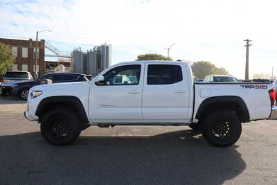 2018 Toyota Tacoma, $24900. Photo 6
