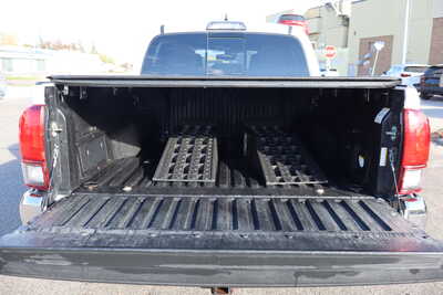 2018 Toyota Tacoma, $24900. Photo 8
