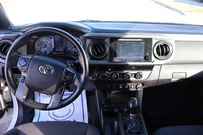 2018 Toyota Tacoma, $24900. Photo 11