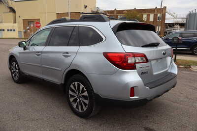 2017 Subaru Outback, $13995. Photo 4