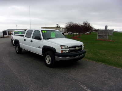 2006 Chevrolet 2500 Crew Cab, $19900. Photo 3
