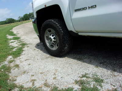 2015 Chevrolet 2500 Reg Cab, $14900. Photo 4