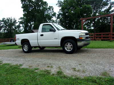 2001 Chevrolet 1500 Reg Cab, $13900. Photo 1