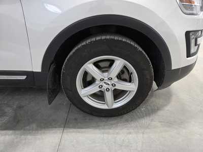 2016 Ford Explorer, $14500. Photo 5