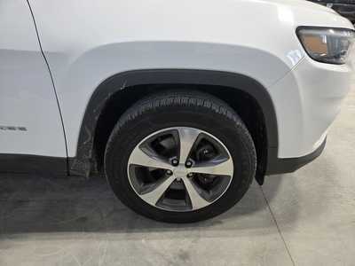 2019 Jeep Cherokee, $19900. Photo 5