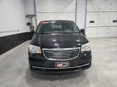 2014 Chrysler Town & Country, $12900. Photo 3