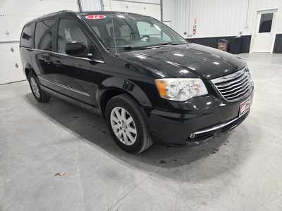 2014 Chrysler Town & Country, $12900. Photo 4