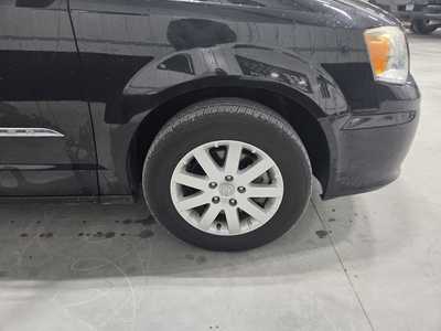 2014 Chrysler Town & Country, $12900. Photo 5
