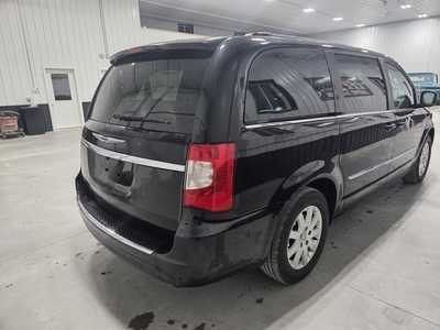 2014 Chrysler Town & Country, $12900. Photo 6