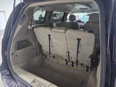 2014 Chrysler Town & Country, $12900. Photo 11