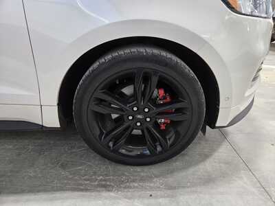 2019 Ford Edge, $24900. Photo 5