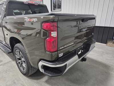 2023 Chevrolet 1500 Crew Cab, $37900. Photo 7