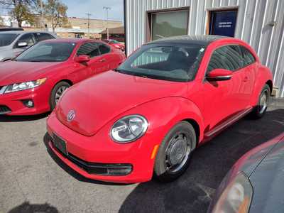 2012 Volkswagen Beetle, $8500. Photo 5