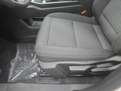2025 Chevrolet Equinox, $29195. Photo 11