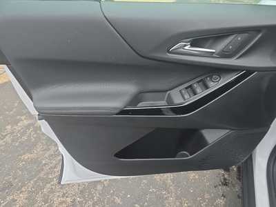 2025 Chevrolet Equinox, $29195. Photo 9