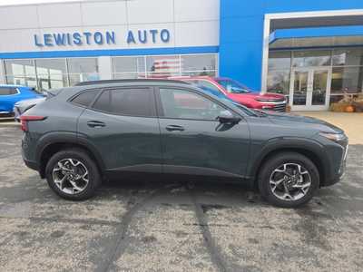 2025 Chevrolet Trax, $25360. Photo 2