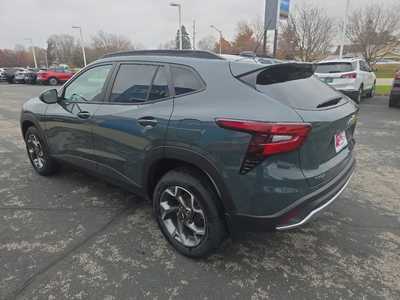 2025 Chevrolet Trax, $25360. Photo 5