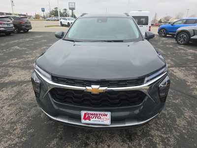2025 Chevrolet Trax, $25360. Photo 8